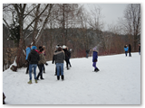 Schneeballschlacht bei super tollem Winterwetter