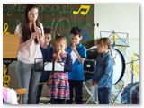 Unsere Kleinsten beim Musizieren (1)