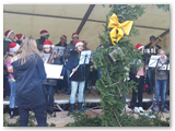Bei kaltem Wetter, Auftritt auf dem Weihnachtsmarkt